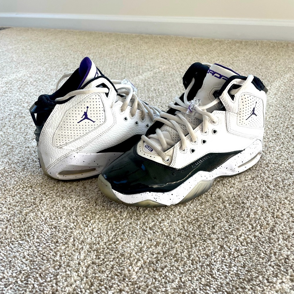 Kids Jordan Be Loyal Sneakers